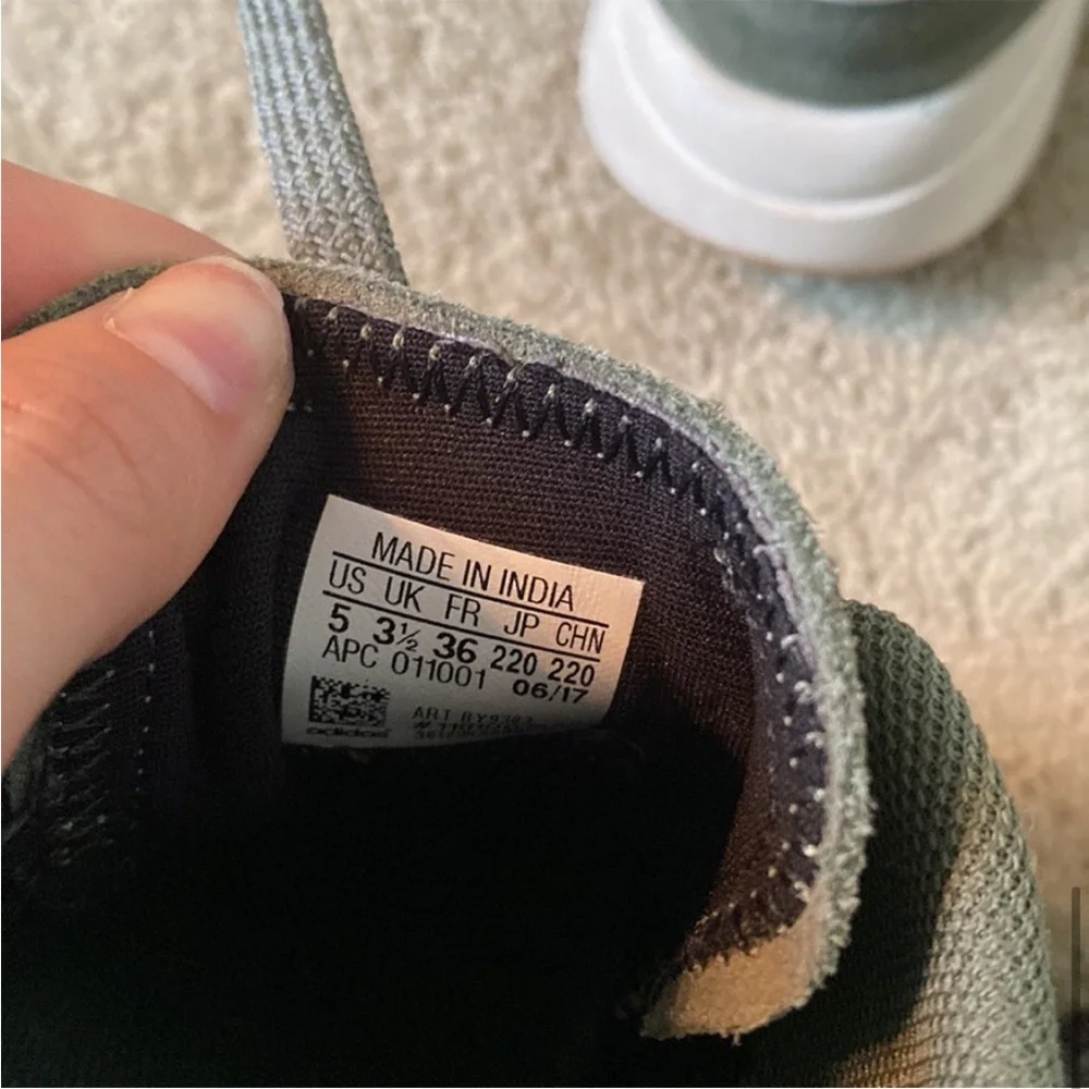 Adidas Sneakers